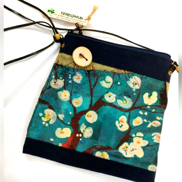 Yereqnuk Handicrafts Crossbody Bag Canvas Coated Zip Top - Picture 2 of 5